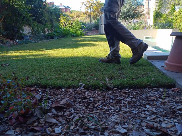 Venda, instal·lació i aplicació de sistemes per a jardins